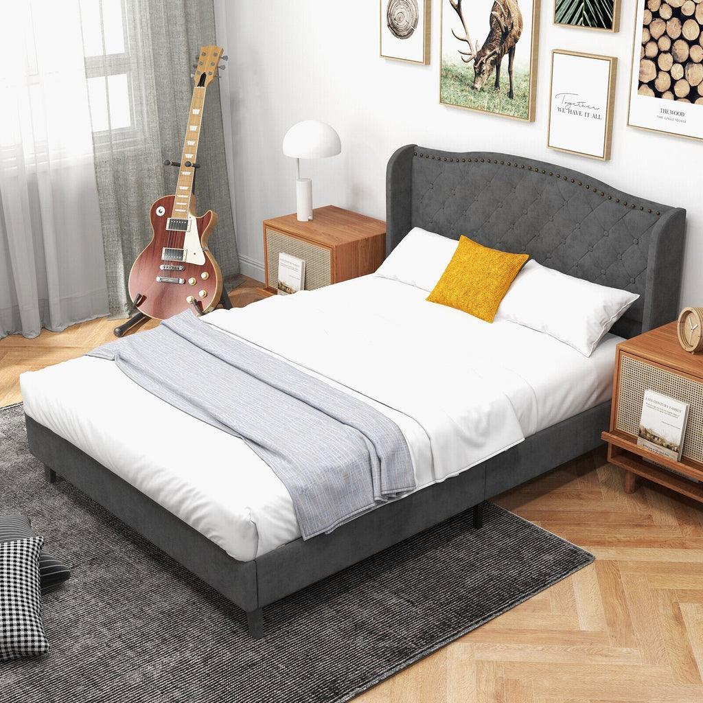 Gepolstertes Full-Size-Plattformbett mit geknöpftem Flügelkopfteil und 12 Holzlatten