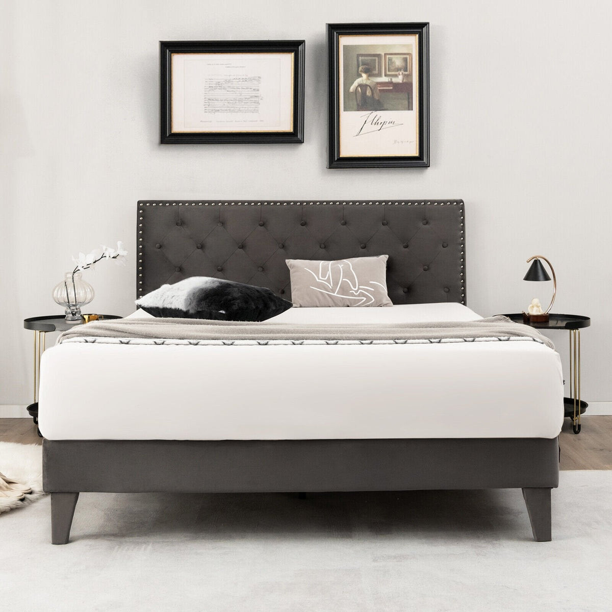 Cama de plataforma tapizada tamaño Queen con cabecera capitoné con tachuelas y 9 patas de soporte