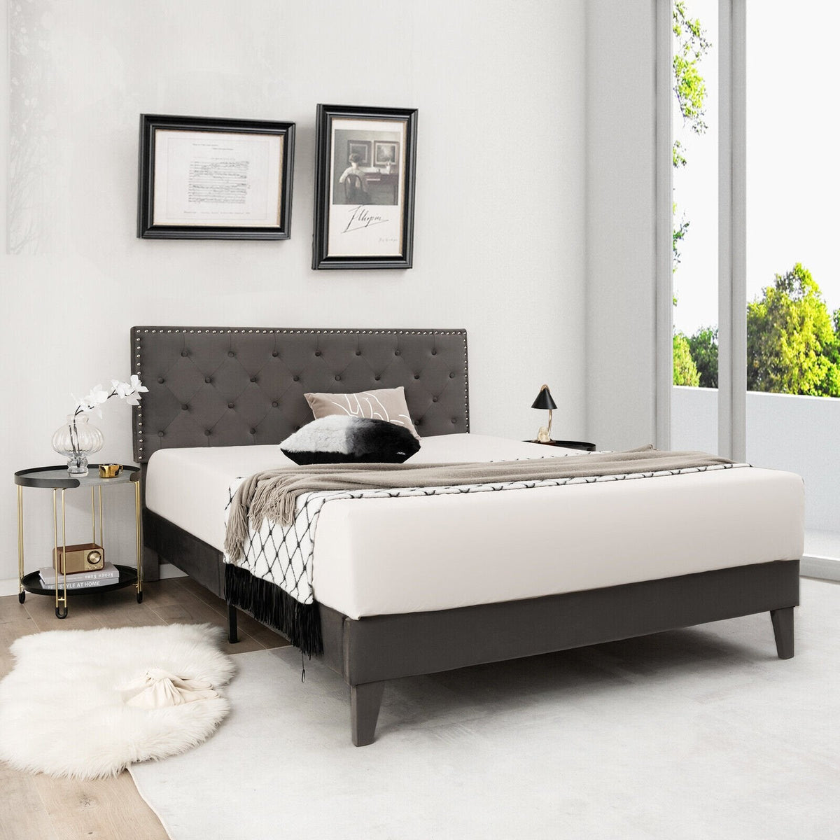 Cama de plataforma tapizada tamaño Queen con cabecera capitoné con tachuelas y 9 patas de soporte