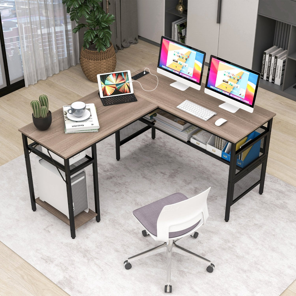 L-förmiger Computerschreibtisch mit Ladestation und verstellbarem Regal – Grau