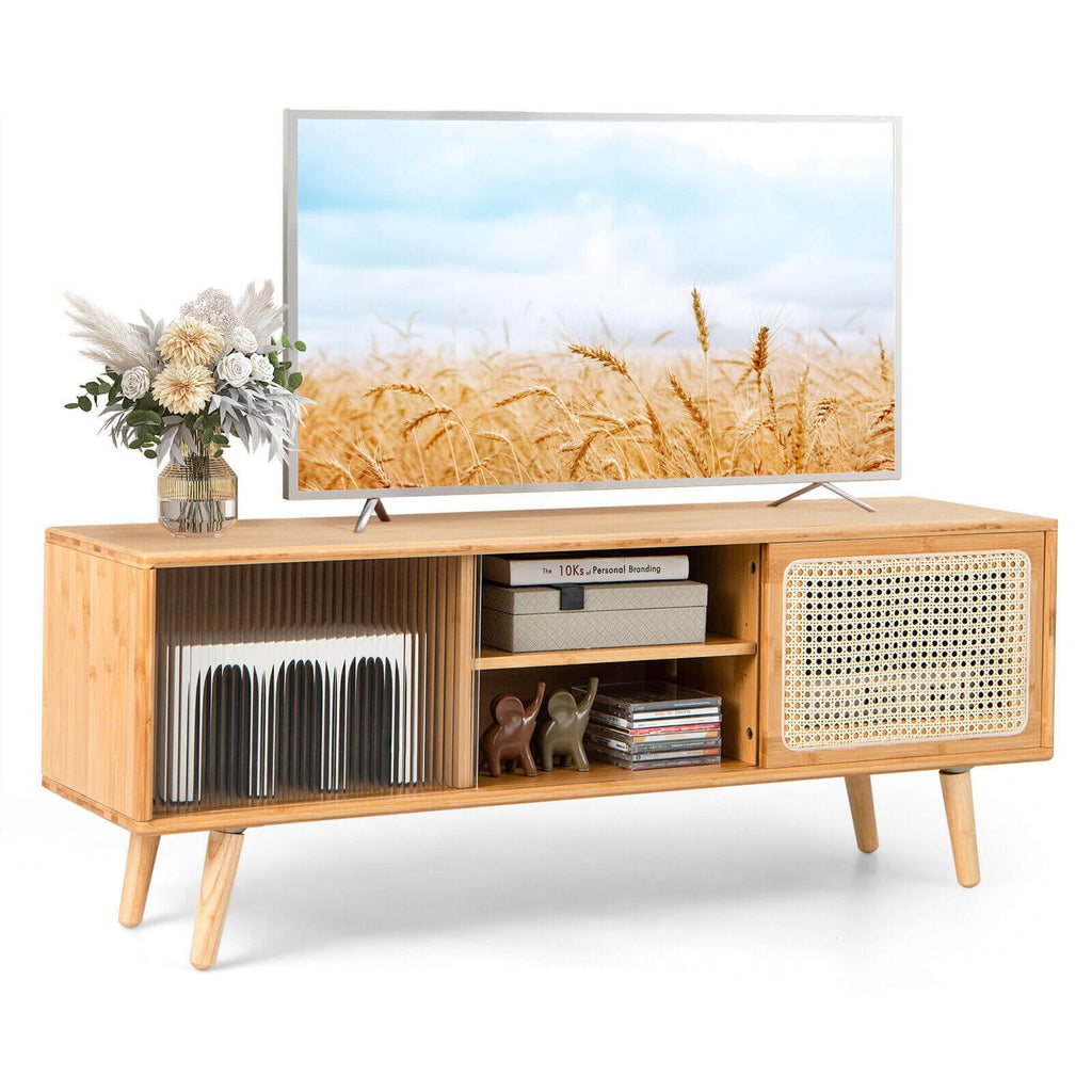 Moderner TV-Ständer mit Schiebetüren aus Rattan und Glas – Naturfarben