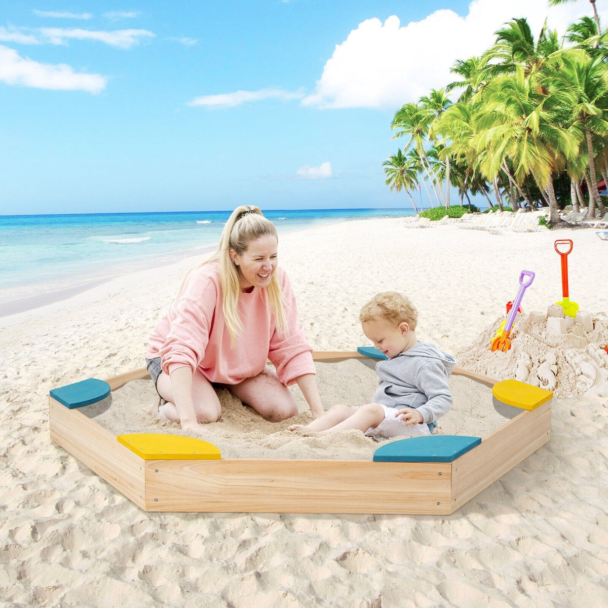 Massiver Outdoor-Sandkasten aus Holz mit 6 integrierten, fächerförmigen Sitzen