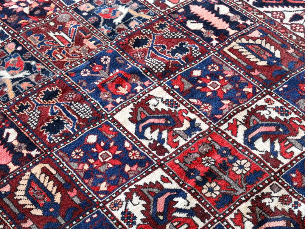 Persischer Bakhtiari-Teppich — Paneele mit Vögeln und Zypressengarten | 5'1" × 9'6"
