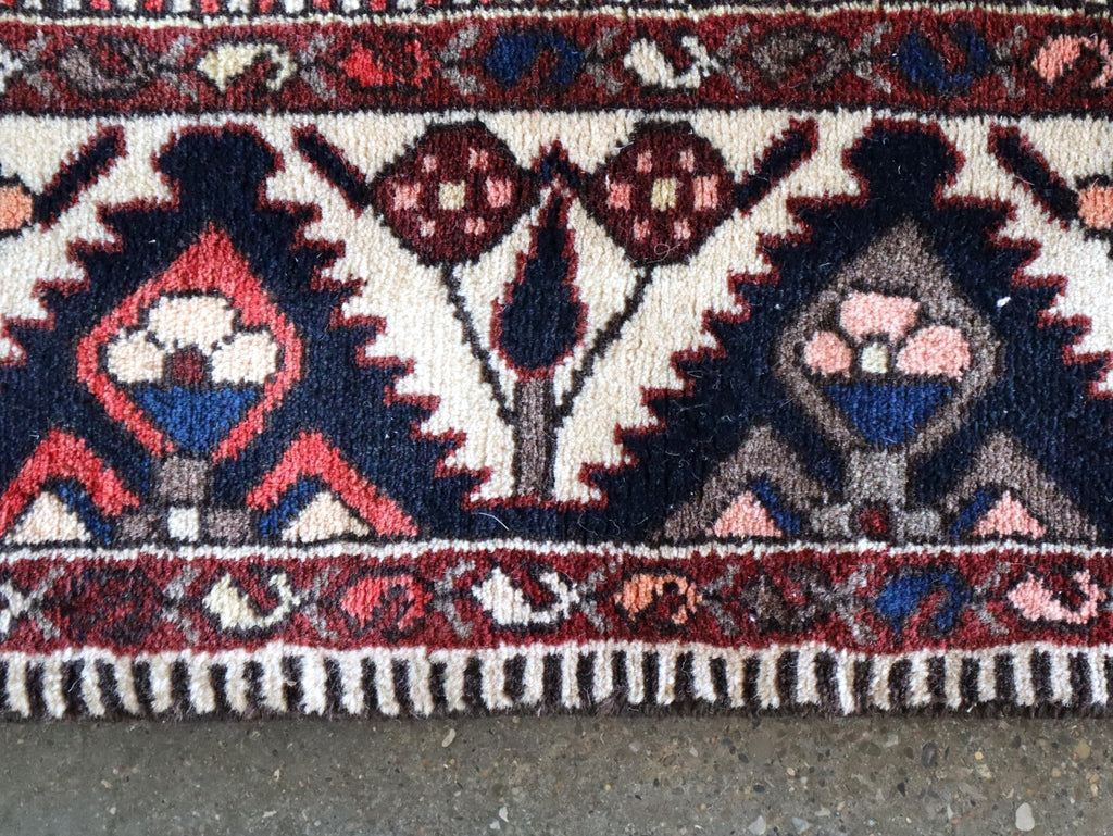 Persischer Bakhtiari-Teppich — Paneele mit Vögeln und Zypressengarten | 5'1" × 9'6"