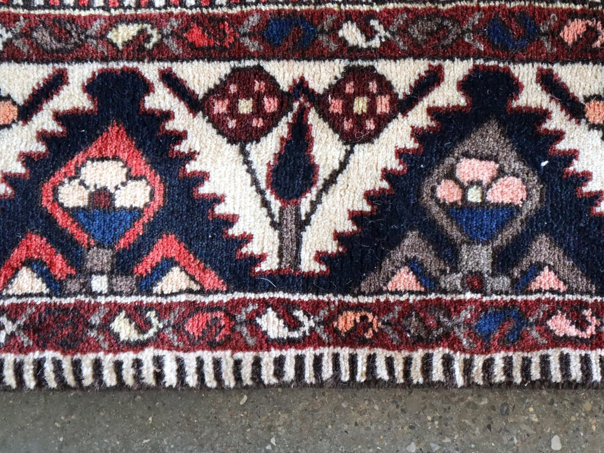 Persischer Bakhtiari-Teppich — Paneele mit Vögeln und Zypressengarten | 5'1" × 9'6"