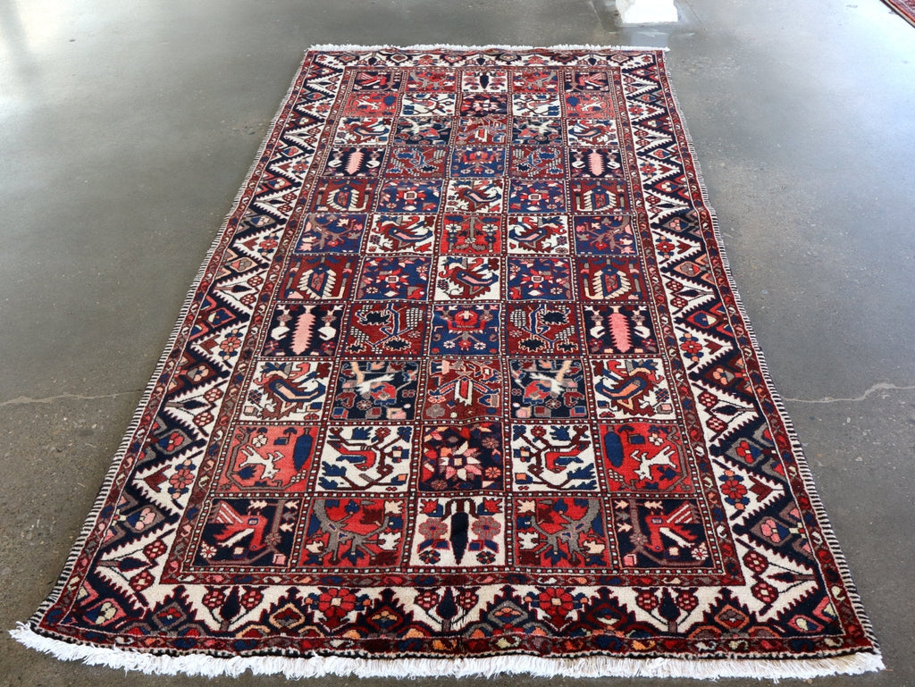 Persischer Bakhtiari-Teppich — Paneele mit Vögeln und Zypressengarten | 5'1" × 9'6"