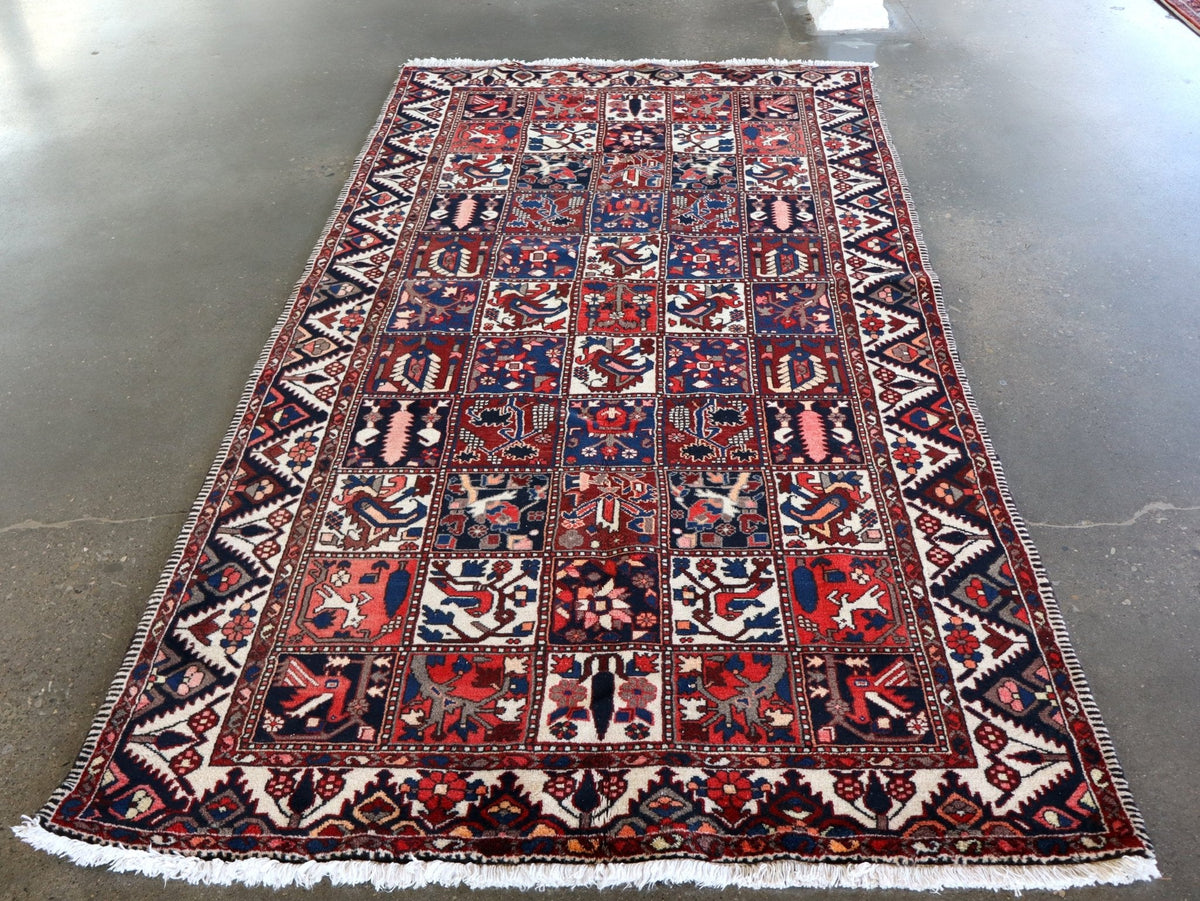Persischer Bakhtiari-Teppich — Paneele mit Vögeln und Zypressengarten | 5'1" × 9'6"