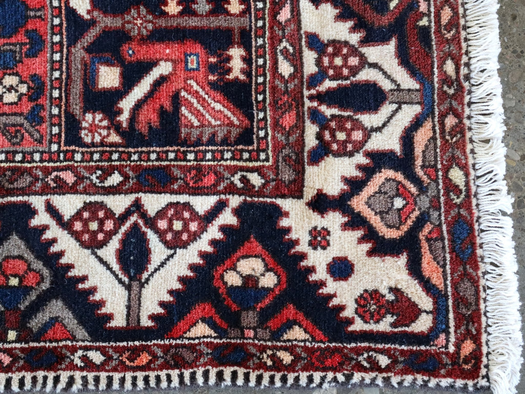 Persischer Bakhtiari-Teppich — Paneele mit Vögeln und Zypressengarten | 5'1" × 9'6"