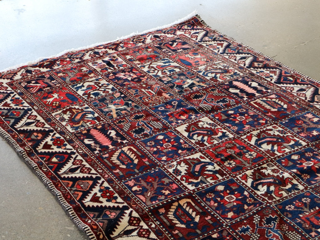 Persischer Bakhtiari-Teppich — Paneele mit Vögeln und Zypressengarten | 5'1" × 9'6"