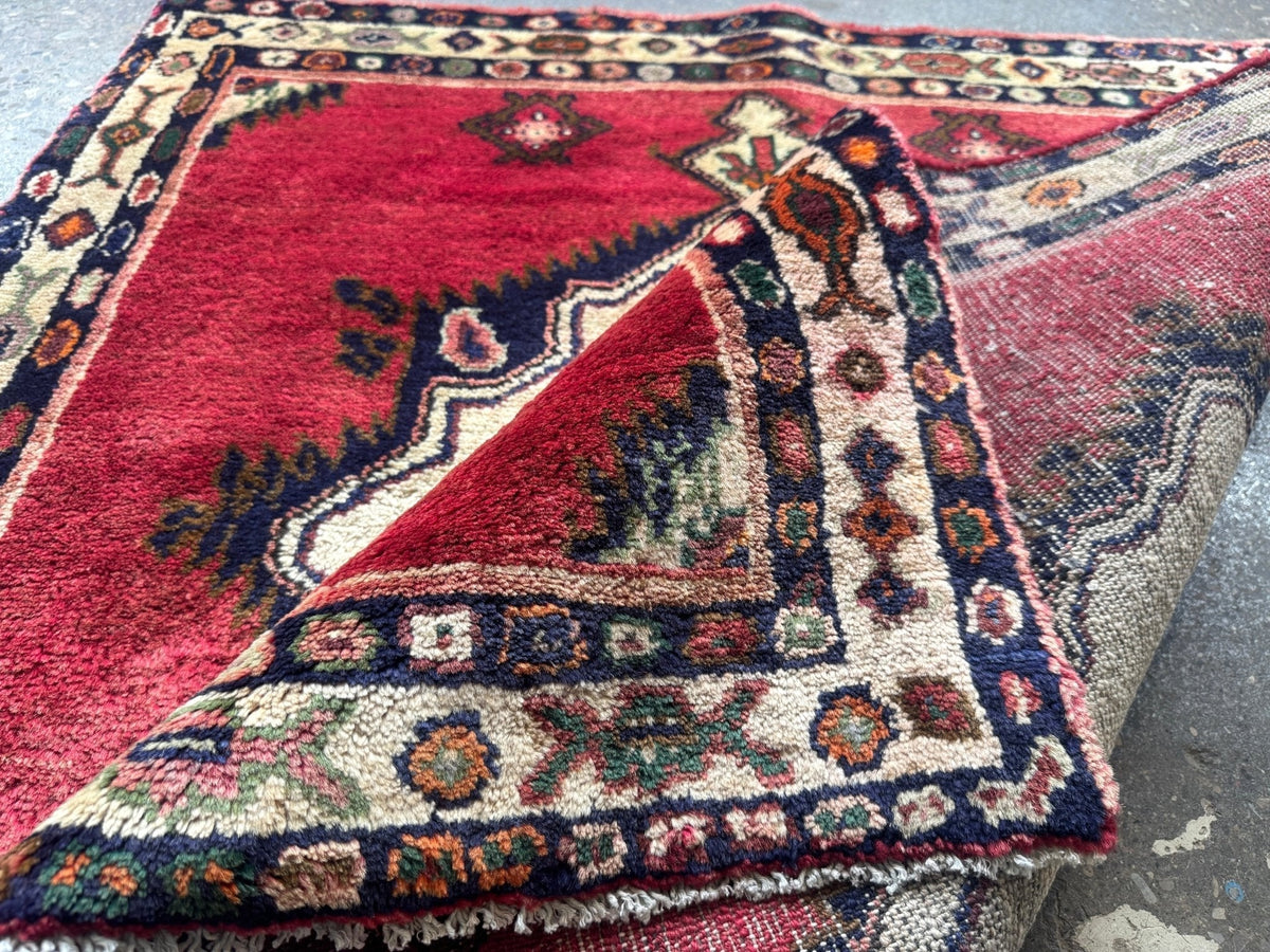 Boyukabad Accent Rug — Ivory Medallion on Rose Red | 3'5" × 3'9"