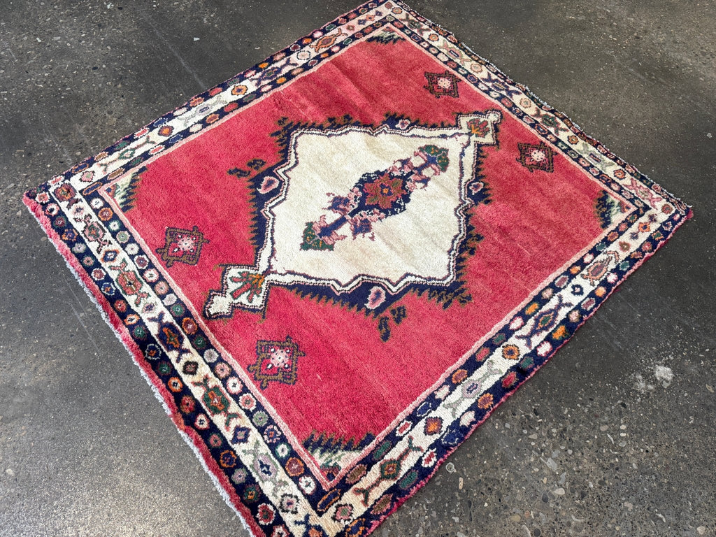 Boyukabad Accent Rug — Ivory Medallion on Rose Red | 3'5" × 3'9"