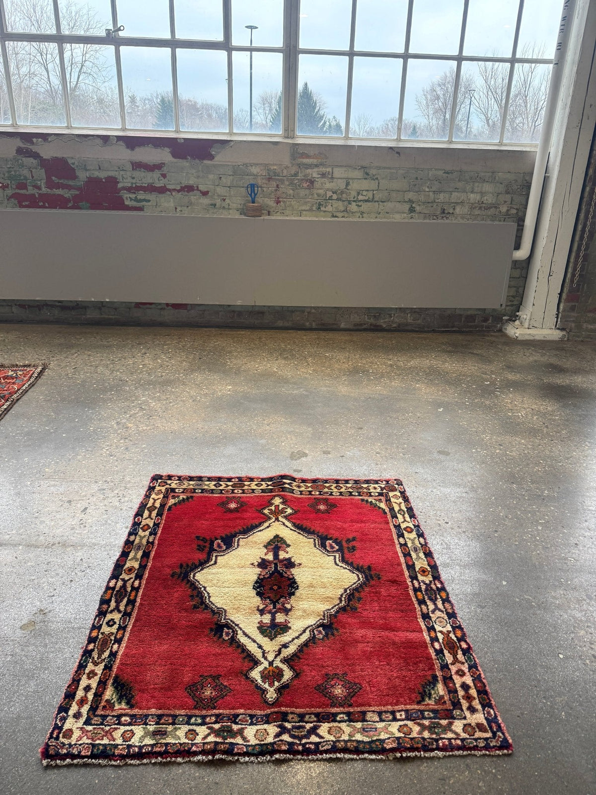 Boyukabad Accent Rug — Ivory Medallion on Rose Red | 3'5" × 3'9"