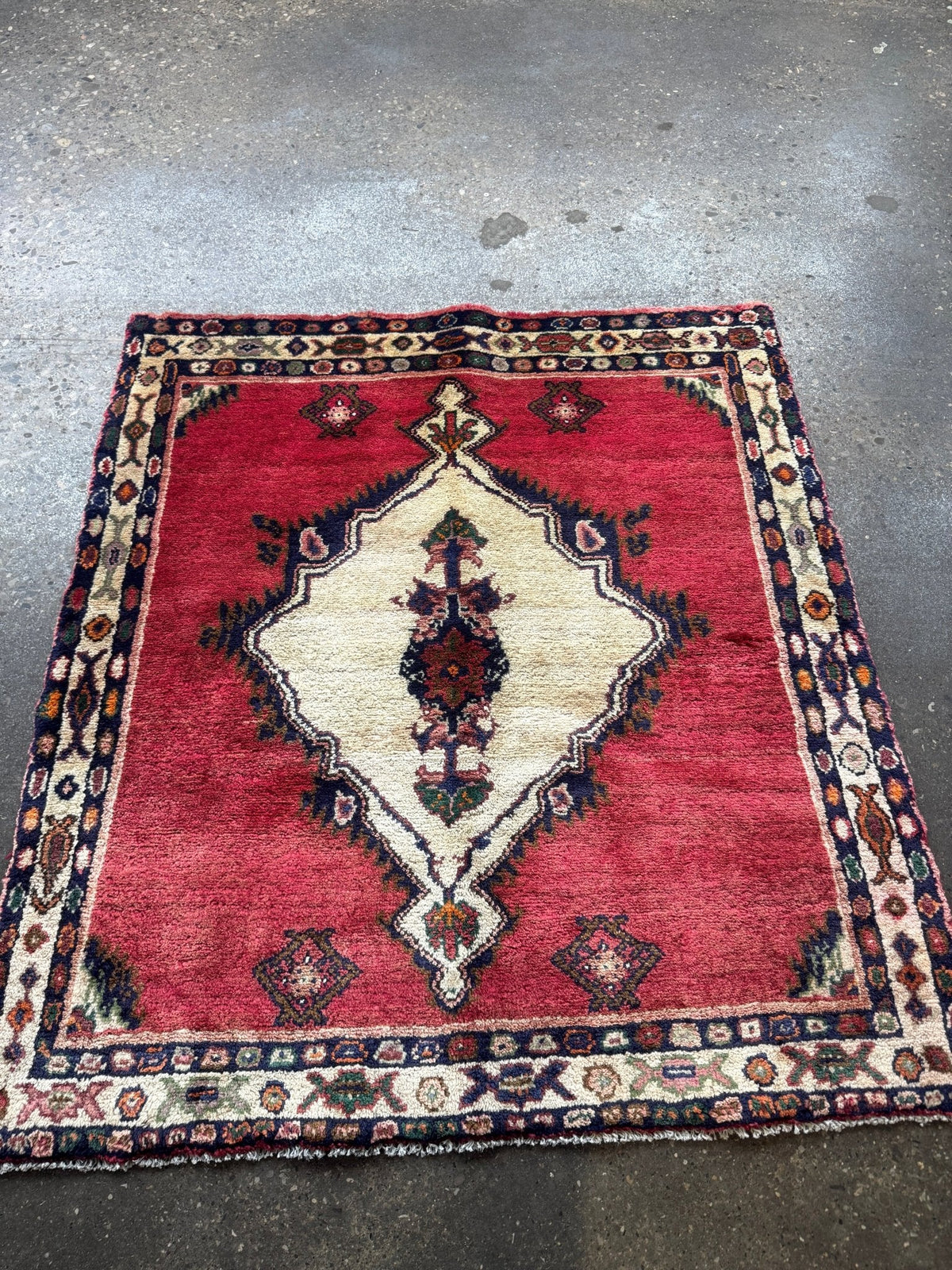 Boyukabad Accent Rug — Ivory Medallion on Rose Red | 3'5" × 3'9"