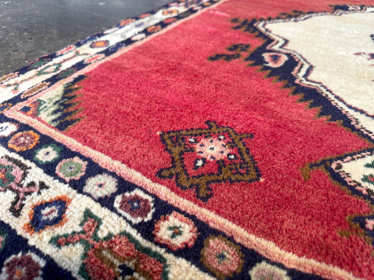 Boyukabad Accent Rug — Ivory Medallion on Rose Red | 3'5" × 3'9"