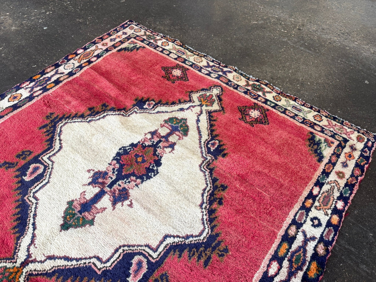 Boyukabad Accent Rug — Ivory Medallion on Rose Red | 3'5" × 3'9"