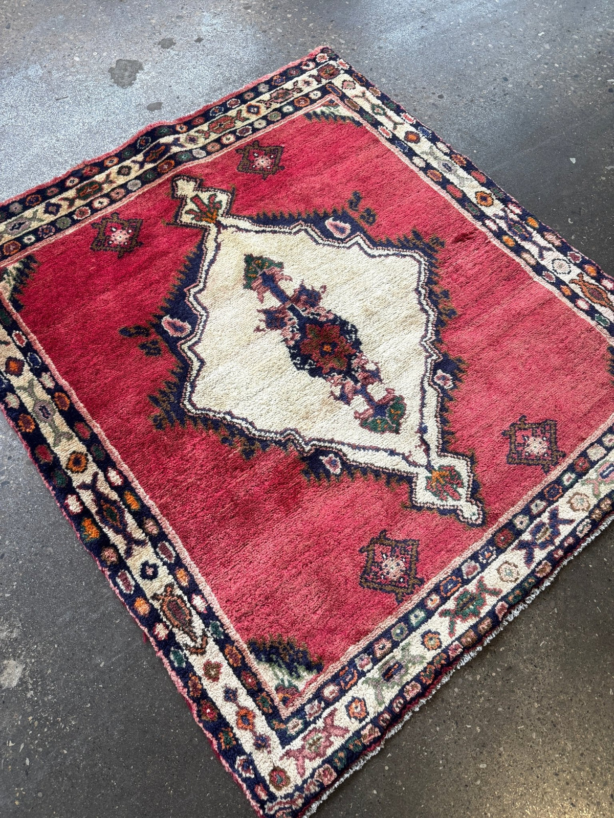 Boyukabad Accent Rug — Ivory Medallion on Rose Red | 3'5" × 3'9"