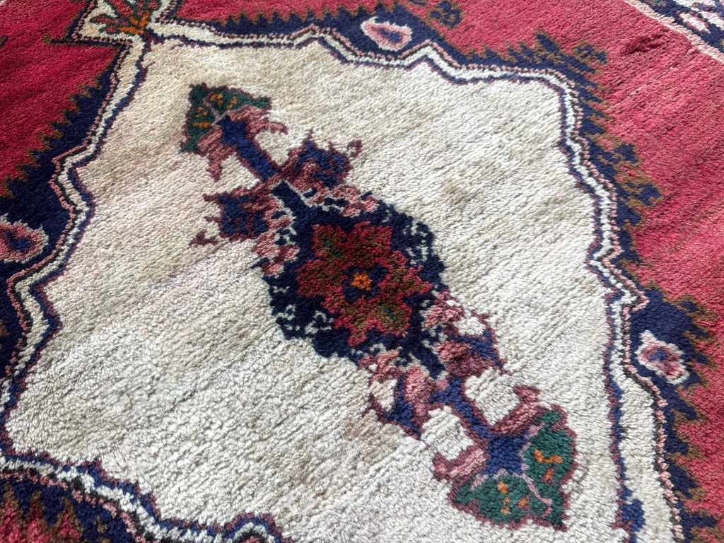 Boyukabad Accent Rug — Ivory Medallion on Rose Red | 3'5" × 3'9"