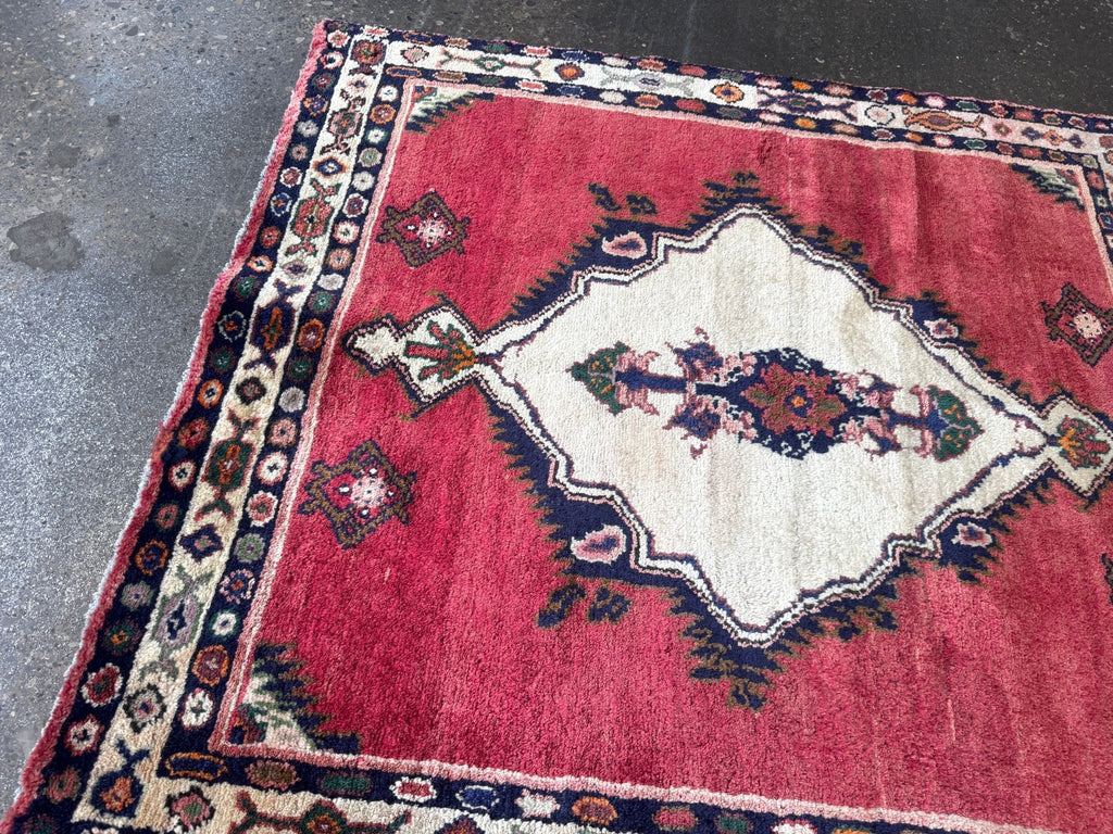 Boyukabad Accent Rug — Ivory Medallion on Rose Red | 3'5" × 3'9"