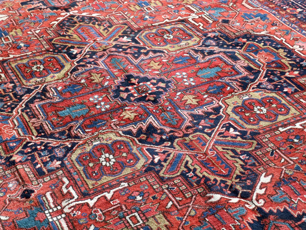 Persischer Khuniq-Heriz-Teppich — Kamel- und blaues, Tajeri-inspiriertes Design | 9'5" × 12'10"