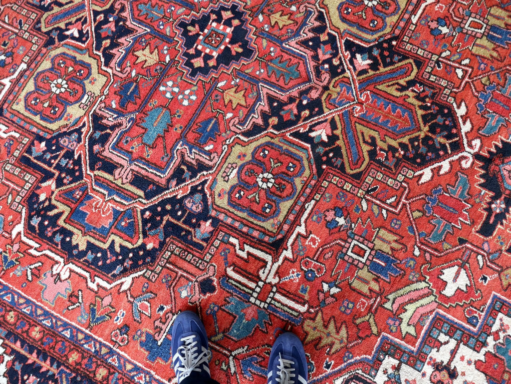 Persischer Khuniq-Heriz-Teppich — Kamel- und blaues, Tajeri-inspiriertes Design | 9'5" × 12'10"