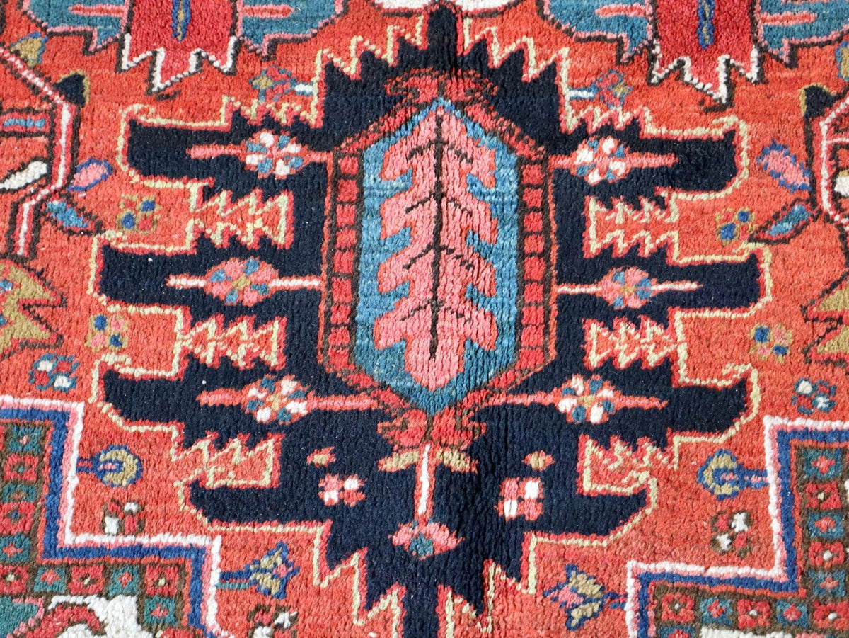 Persischer Khuniq-Heriz-Teppich — Kamel- und blaues, Tajeri-inspiriertes Design | 9'5" × 12'10"
