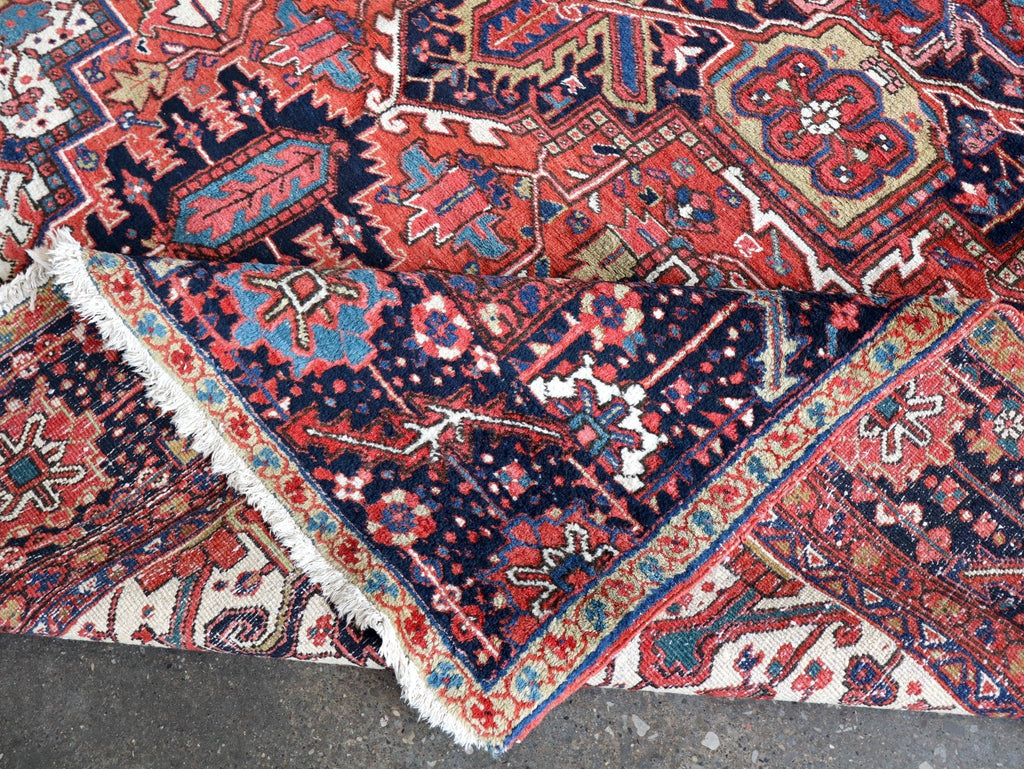 Persischer Khuniq-Heriz-Teppich — Kamel- und blaues, Tajeri-inspiriertes Design | 9'5" × 12'10"