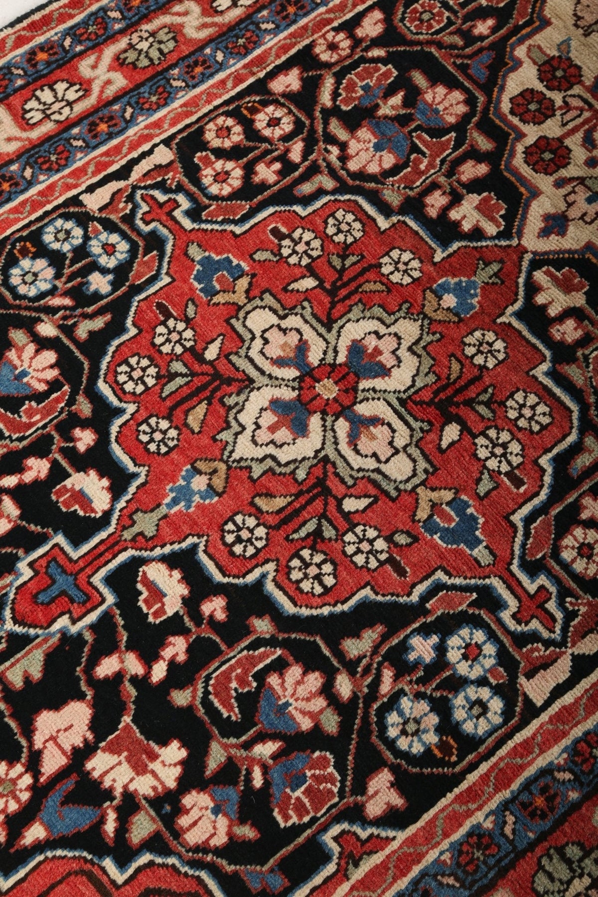 Mahal Läufer — Elfenbein & Terrakotta auf Mitternachtsblau | 3'9" × 9'3"