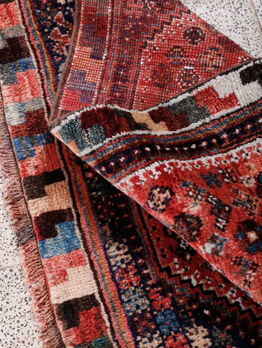 Persian Shiraz Rug — Coral Rosettes & Checkered Border | 3'6" × 5'1"