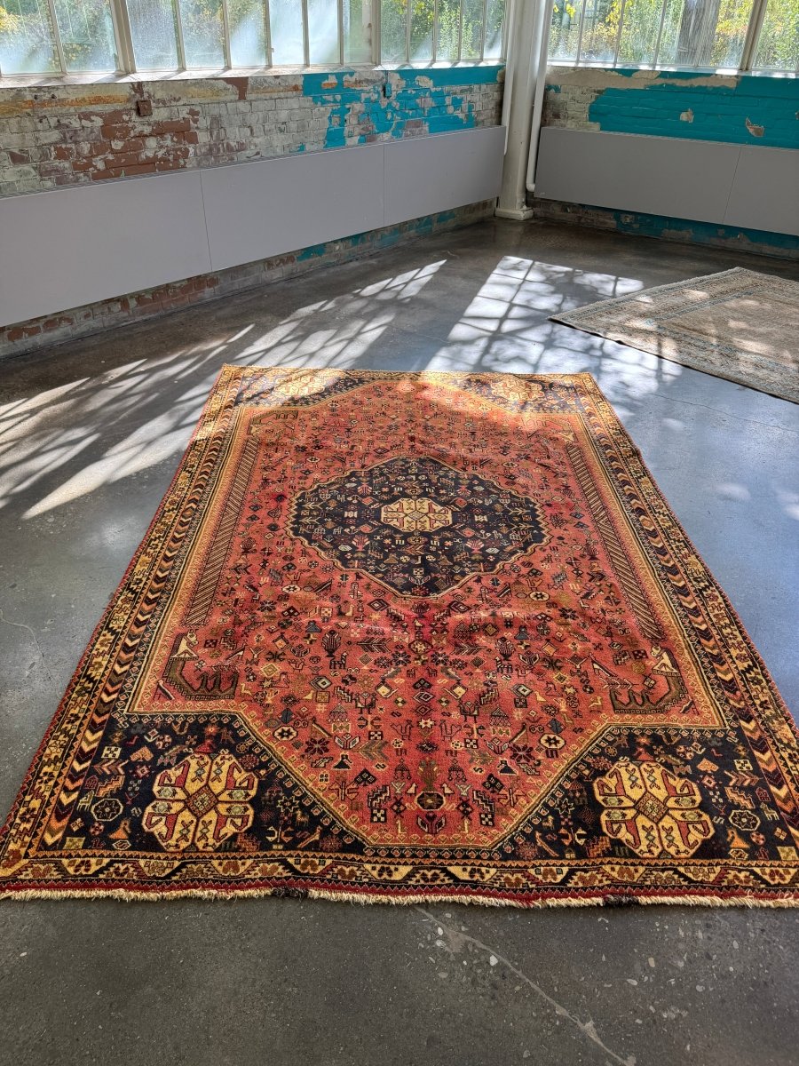 Persian Shiraz Rug | 6' 8" x 10' 1"