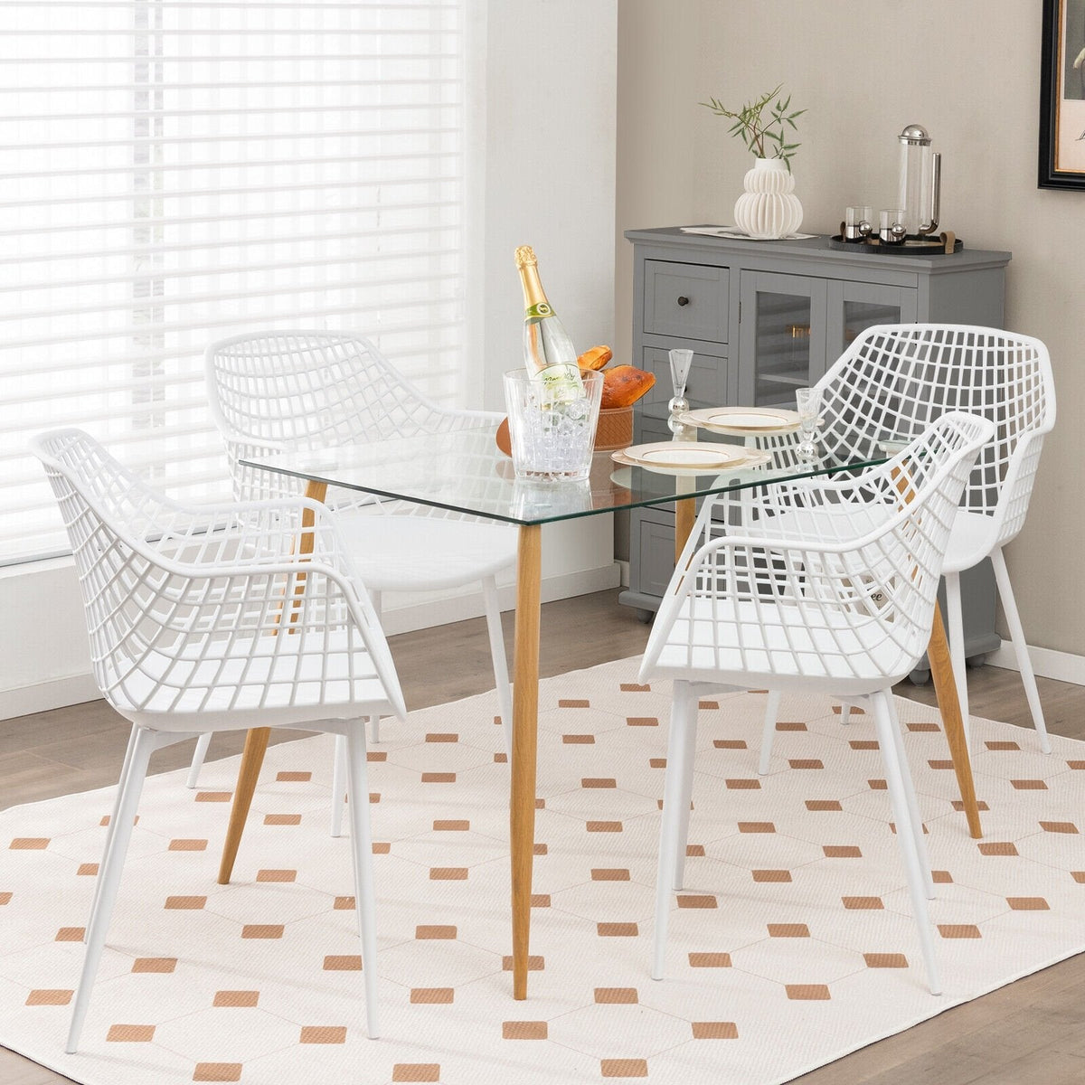 Lot de 4 chaises de salle à manger à dossier ajouré avec assise incurvée, en plastique blanc et pieds en métal