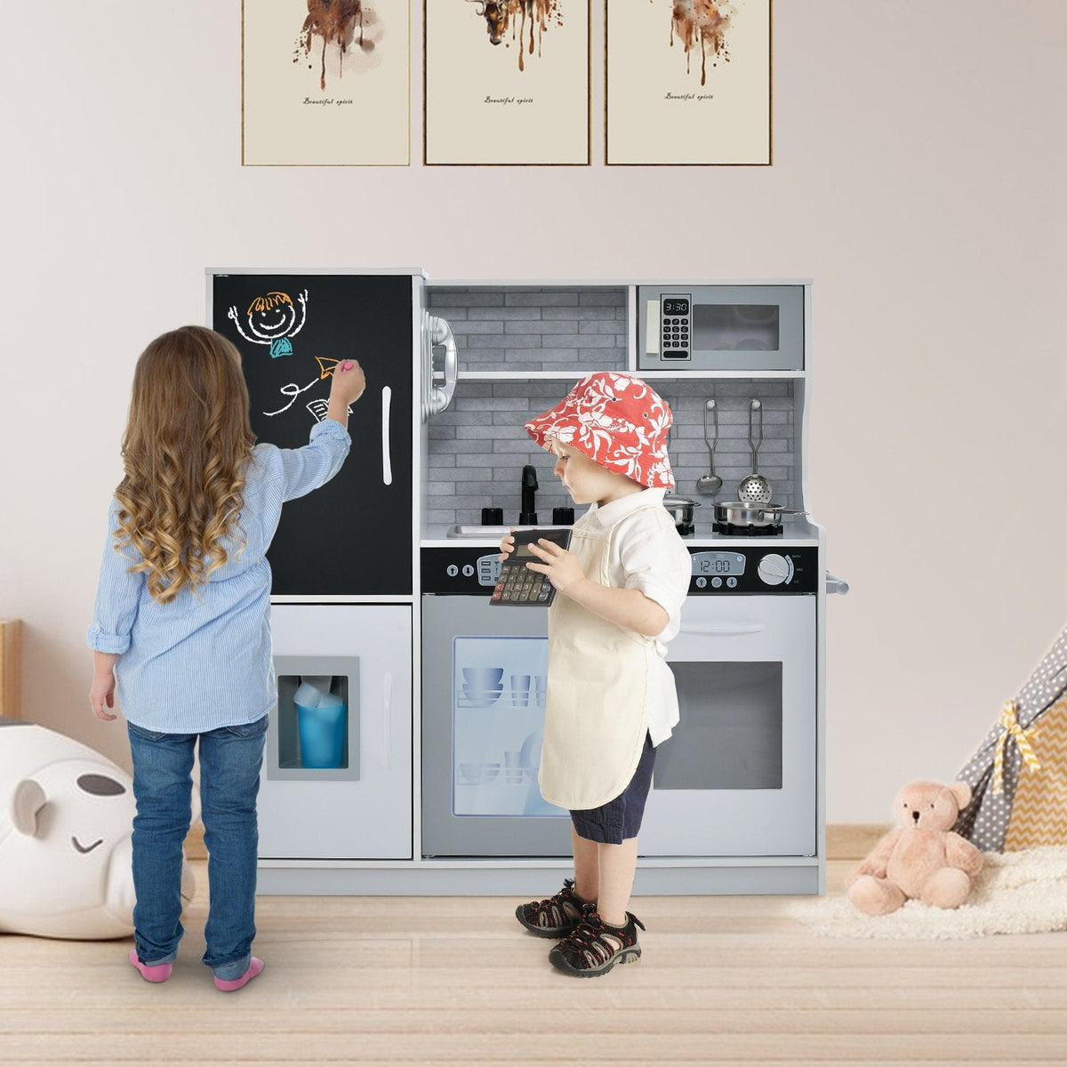 Weiße Spielküche für Kleinkinder mit Kreidetafel, Spülmaschine, Eisbereiter und Wandbefestigung