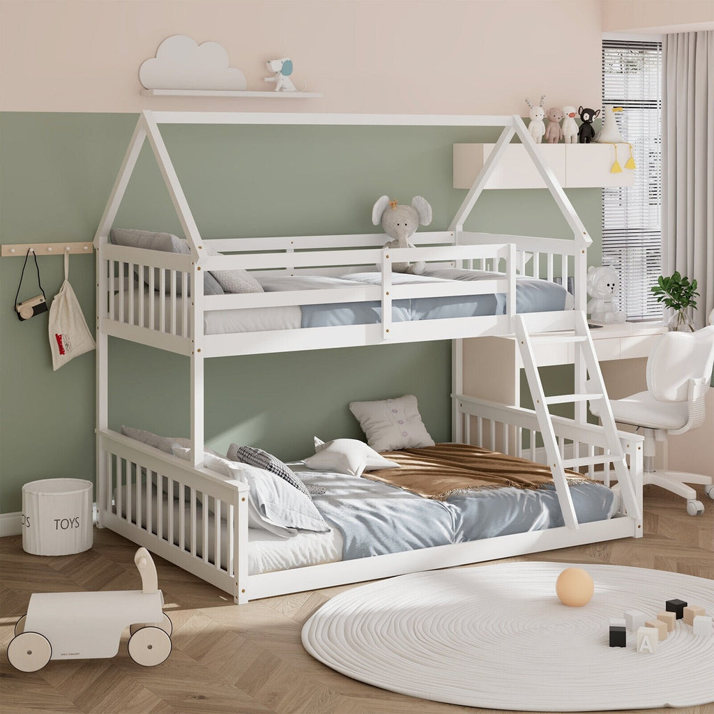 Litera de casa doble sobre matrimonial con escalera y barandales-Blanco