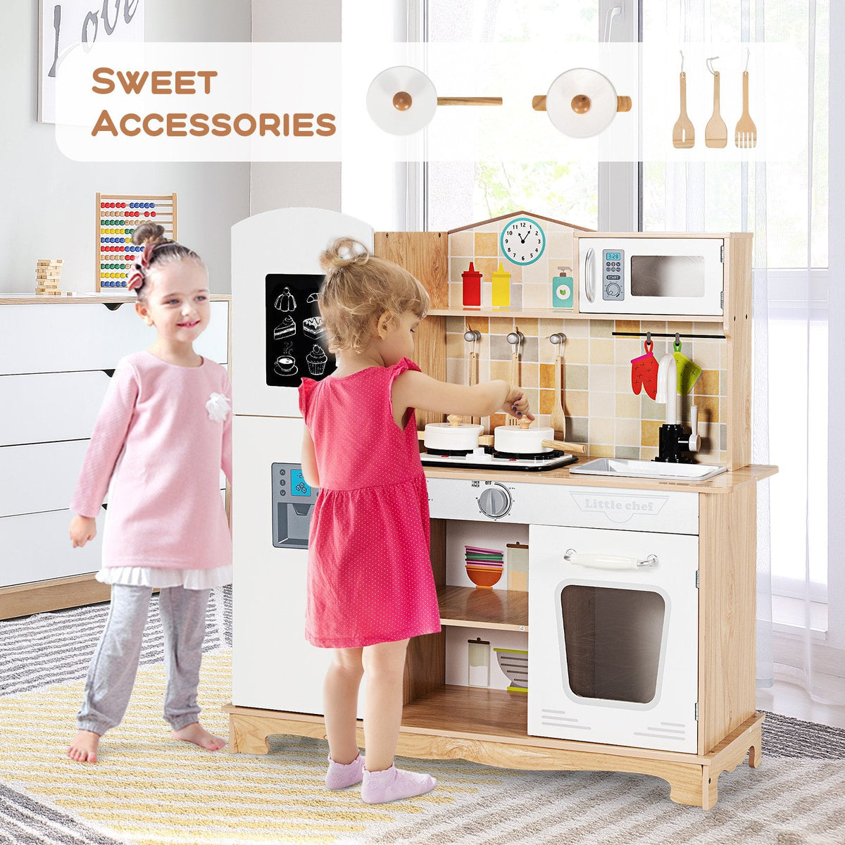 Spielküche aus Naturholz für Kinder mit beleuchtetem Herd, Kühlschrank mit Kreidetafel und Kochutensilien